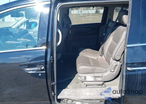 2015 Honda Odyssey Touring/Touring Elite z USA, uszkodzony, nr VIN 5FNRL5H96FB062463